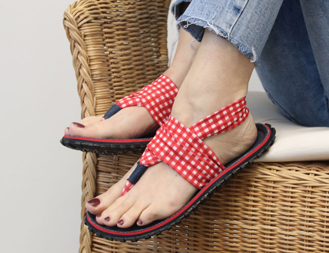 Hausschuhe und Sandalen f�r den Sommer bei HausschuhExperte.de