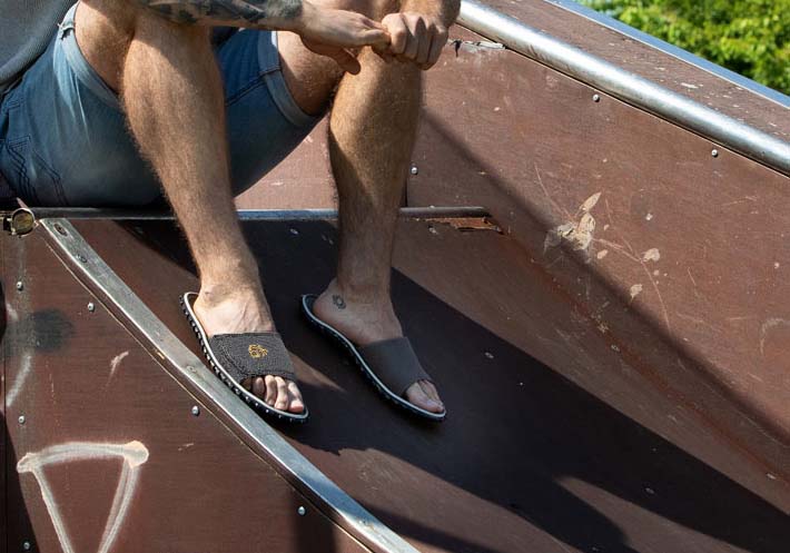 Herrenclogs und Pantoletten