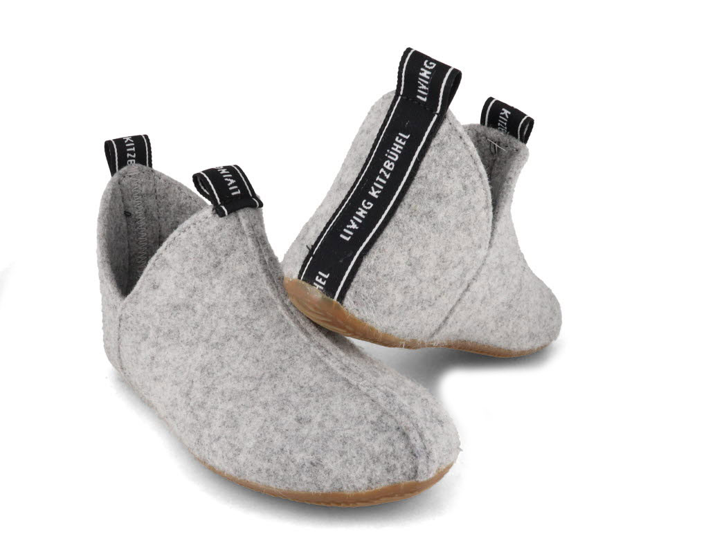Living Kitzbühel Elastik Slipper Nebel – Hausschuhe Mit Rutschhemmender Sohle, Aus Recycelter Wolle | Marken-Schriftzug