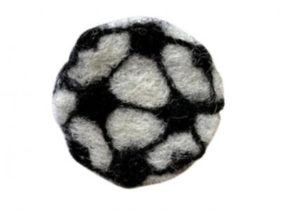Filzsticker Fu�ball einzeln handgefilzt, wei�