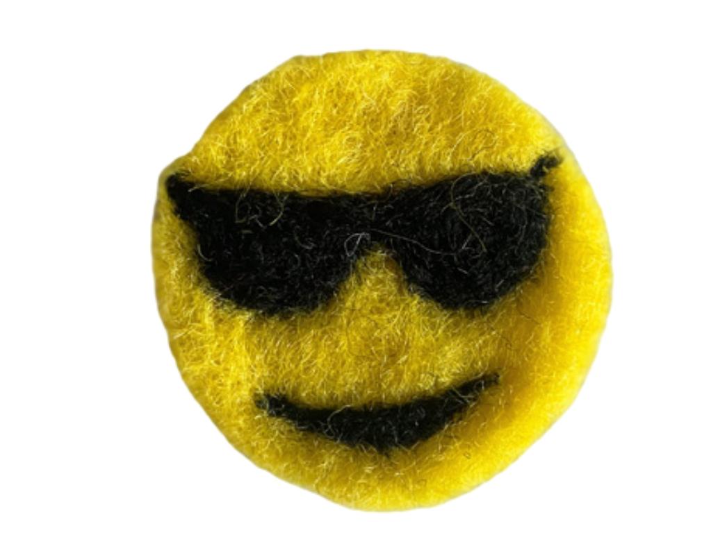 Filzsticker Smiley Sonnenbrille im Set mit Filznadel und Holzgriff, gelb